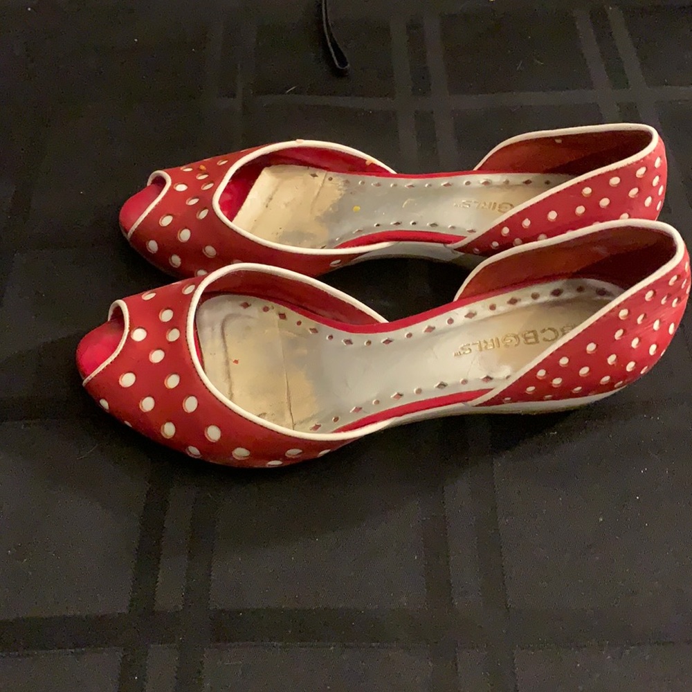 Very cute pair of red and white Polk a dot bcbgirls shoes size 6.5